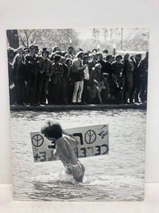 lot 220 image: Original 1960s LARGE Vietnam War Protest Photo by White House Photographer Roddey Mims