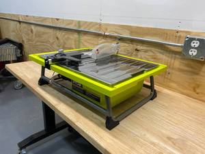 lot 18 image: RYOBI 7 in. 4.8 Amp Tile Saw