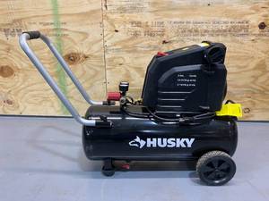 lot 29 image: HUSKY 8G 150 PSI Hotdog Air Compressor