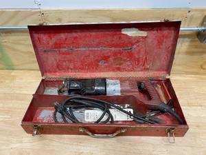 lot 38 image: MILWAUKEE Heavy Duty Sawzall