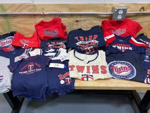 lot 43 image: MINNESOTA TWINS Kids Apparel (40 pcs)