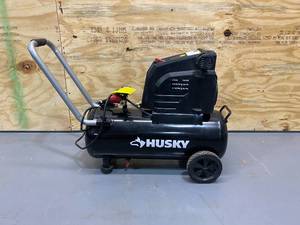lot 48 image: HUSKY 8G 150 PSI Hotdog Air Compressor