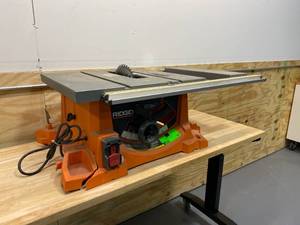 lot 84 image: RIDGID R4513 15 Amp 10 in. Heavy-Duty Portable Table Saw (parts or repair)