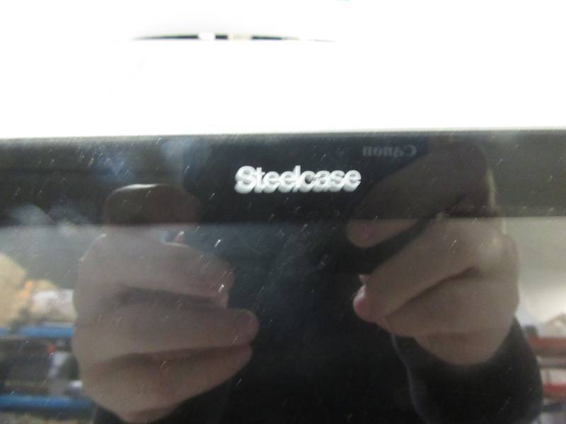 lot 44 image: Steelcase Devise