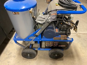 lot 3 image: New Delco Equalizer Hot Water Pressure Washer