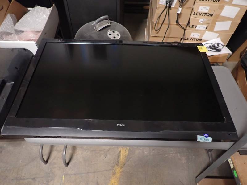 lot 56 image: NEC E552(L550UQ) 55 TV w remote. Includes a wall mount