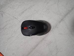 lot 29 image: Wireless computer mouse  complete with Bluetooth USB