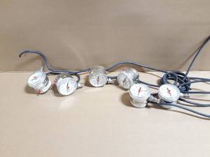 lot 33 image: (6) Mykrolis 316SS Vacuum Gauges w Millipore IPS 122 Readers