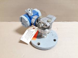 lot 23 image: Foxboro 3 Pipe Pressure Transmitter