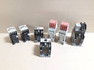 lot 79 image: (7) Allen Bradley, Cutler Hammer & GE Contactors