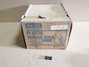 lot 118 image: Case of 1000 Brooks Plastic Padlock Seals - Black