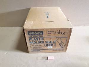 lot 121 image: Case of 1000 Brooks Plastic Padlock Seals - Pink