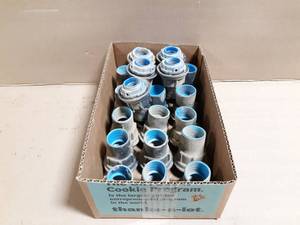 lot 143 image: (20) Thomas & Betts 1 PVC Coated Conduit Hubs