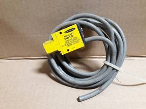 lot 168 image: (15) Banner Mini-Beam Photoelectric Sensors