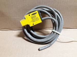 lot 169 image: (15) Banner Mini-Beam Photoelectric Sensors