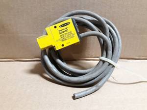 lot 170 image: (15) Banner Mini-Beam Photoelectric Sensors