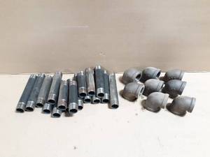 lot 312 image: (25) 1 Black Pipe Nipples and Elbows