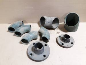 lot 319 image: (8) Assorted Weld Pipe and Flanges