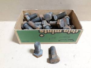 lot 351 image: (32) 1-18 x 2-12 Grade 5 Bolts