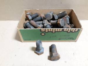 lot 352 image: (32) 1-18 x 2-12 Grade 5 Bolts