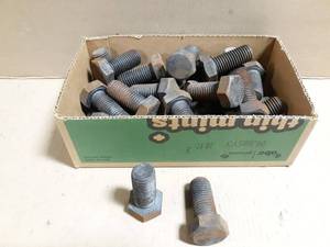 lot 353 image: (32) 1-18 x 2-12 Grade 5 Bolts