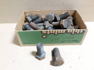 lot 355 image: (32) 1-18 x 2-12 Grade 5 Bolts