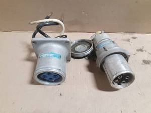 lot 427 image: Crouse Hinds HD 60A 600V Male & Female Plug  & Socket - Aluminum