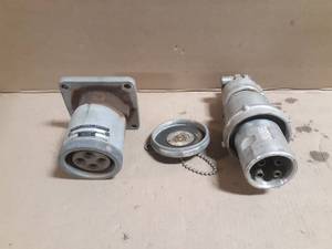 lot 428 image: Crouse Hinds HD 60A 600V Male & Female Plug  & Socket - Aluminum & Cast Iron