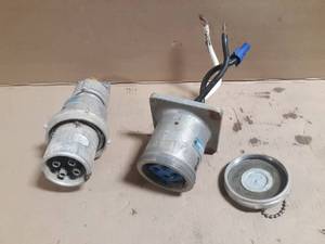 lot 430 image: Crouse Hinds HD 60A 600V Male & Female Plug  & Socket - Aluminum