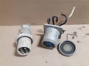 lot 432 image: Crouse Hinds HD 60A 600V Male & Female Plug  & Socket - Aluminum