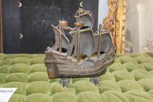 lot 122 image: 3-Mast Sailing Ship Metal Dcor