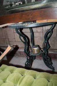 lot 159 image: Metal Patio Table