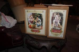 lot 153 image: Lot of (2) Grandeur Noel Collectors Edition Angel Porcelain Figurines