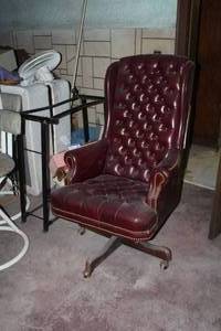 lot 162 image: Leather Executive High-Back Rolling Office Arm Chair