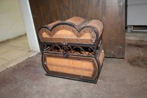 lot 183 image: Vintage Metal Frame Open Middle Chest