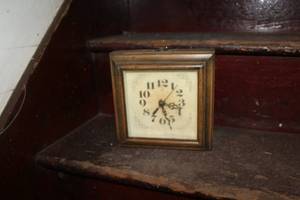 lot 184 image: Wooden Table Clock Battery-Operated