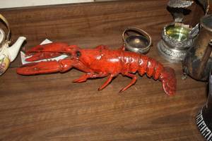 lot 202 image: Red Lobster Table Dcor