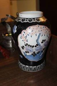 lot 204 image: Floral Ceramic Table Vase 11
