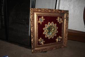lot 243 image: Ornate Framed Wall Dcor