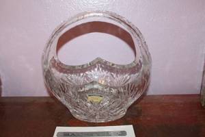 lot 26 image: Polonia 24% Lead Crystal Glass Table Vase