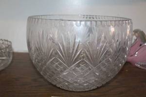 lot 32 image: 24% Lead Crystal Hand Cut Glass Table Bowl