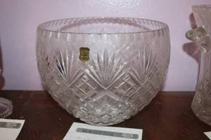 lot 37 image: 24% Lead Crystal Hand Cut Glass Table Bowl