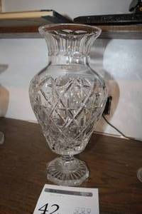 lot 42 image: Crystal Glass Table Vase