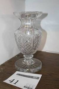 lot 41 image: Crystal Glass Table Vase
