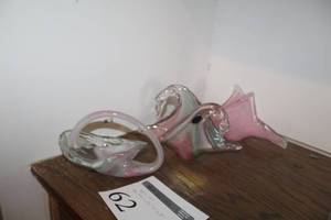 lot 62 image: Lot of (3) Lavorazione Arte Murano Pink Glass Table Dcor - Swans, Vase