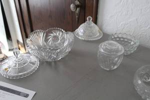 lot 70 image: Lot of (5) Crystal Glass Scalloped Edge Serving Bowls, 24% Crystal Glass Serving Lid, 24% Lead Crystal Glass Candy Bowls