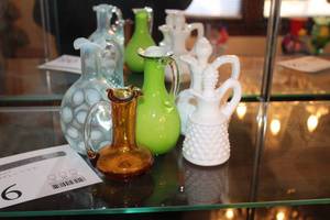 lot 86 image: Lot of (5) Glass Table Pitchers - Clear Blue, Clear Brown, Lime Green with White Interior, Milk White