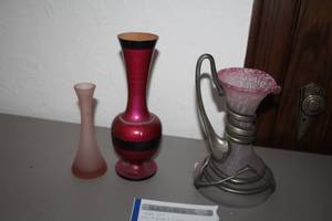 lot 263 image: Lot of (3) Pink Glass Flower Table Vase, Red Table Vase, Pewter Wrapped WhiteRed Accent Table Dcor