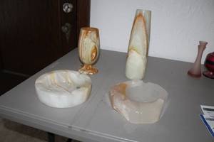lot 253 image: Lot of (4) Polished Glass Set - Ash Trays (x2), Stem Glass, Flower Vase