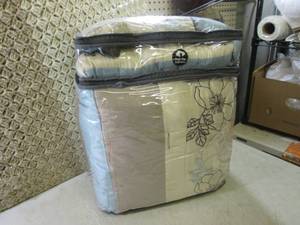 King Size Comforter and Shams  F-1...
